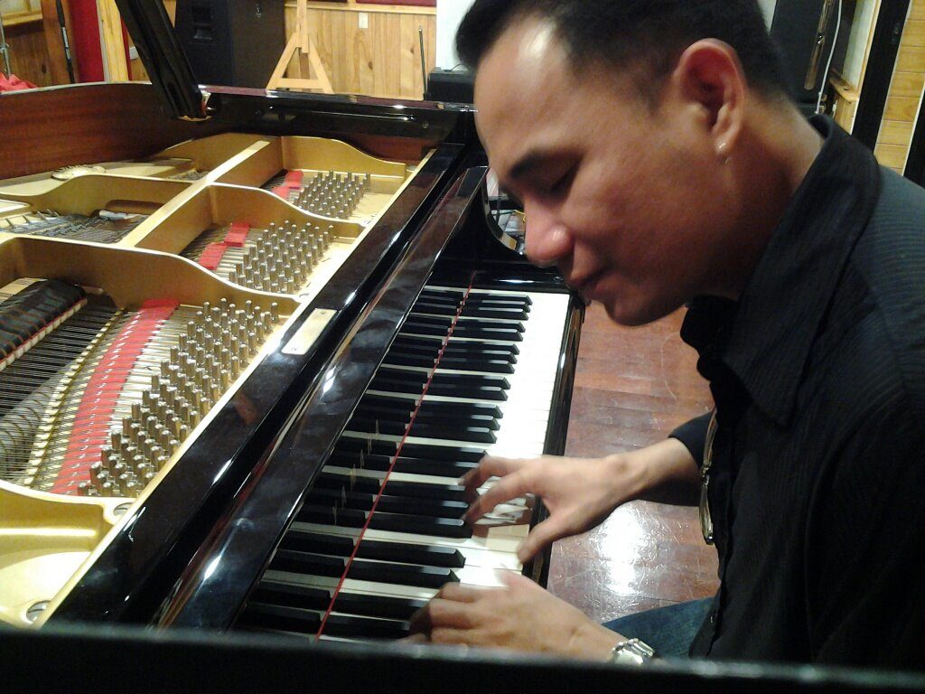 pianist at Vintage Studio